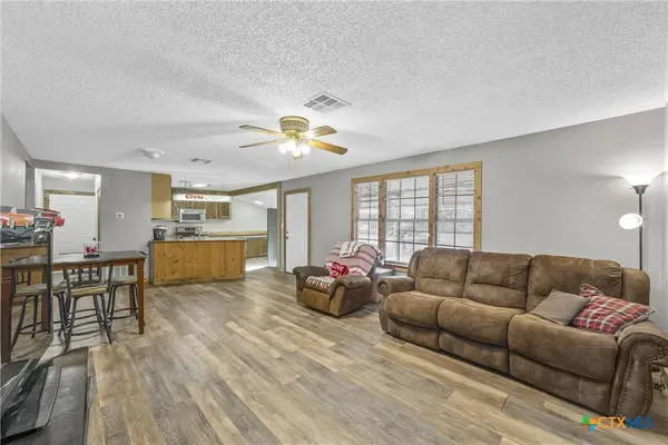 239 Wildwood AVE, Elm Mott, TX 76640
