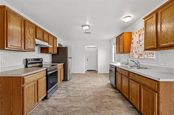 224 Headrick Drive, Robinson, TX 76706