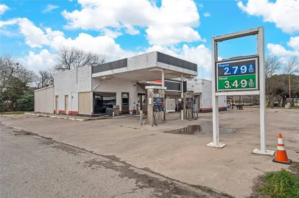 201 W Oak Street, West, TX 76691