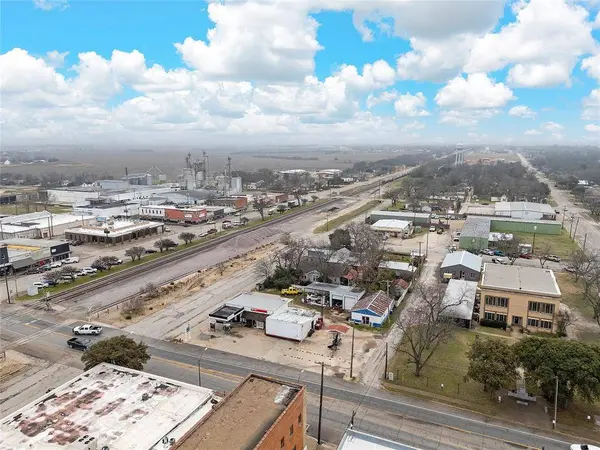 201 W Oak Street, West, TX 76691
