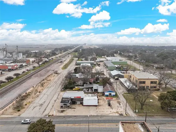 201 W Oak Street, West, TX 76691