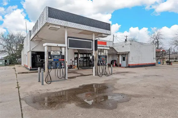 201 W Oak Street, West, TX 76691