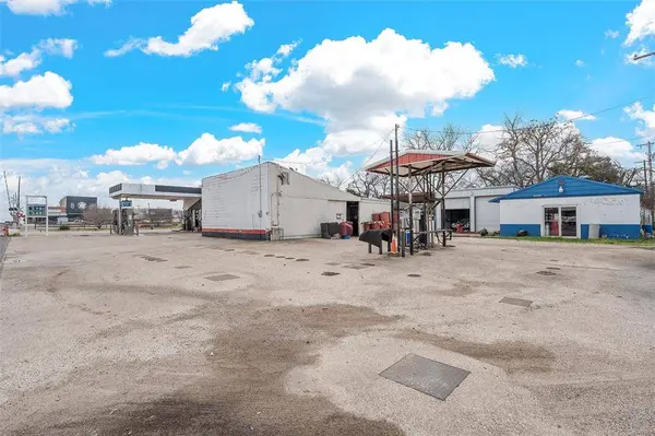 201 W Oak Street, West, TX 76691