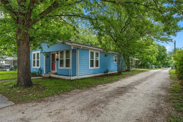 505 W Columbus Street, West, TX 76691
