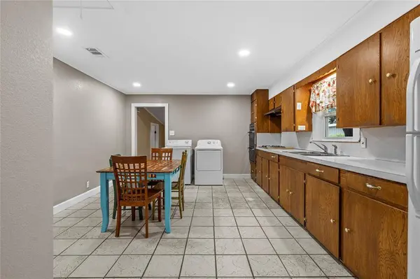 505 W Columbus Street, West, TX 76691