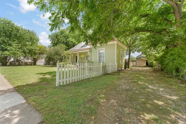 320 E Franklin Street, Hillsboro, TX 76645