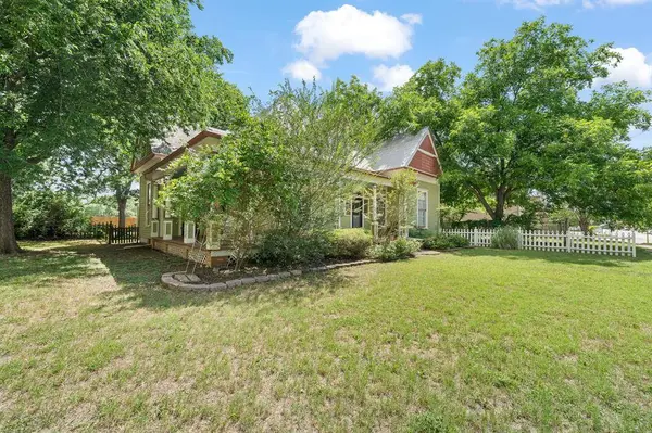 320 E Franklin Street, Hillsboro, TX 76645