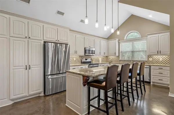 586 Fm 1242, Abbott, TX 76621