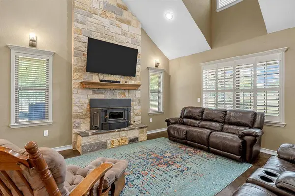 586 Fm 1242, Abbott, TX 76621