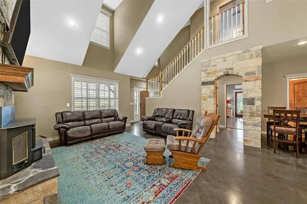 586 Fm 1242, Abbott, TX 76621