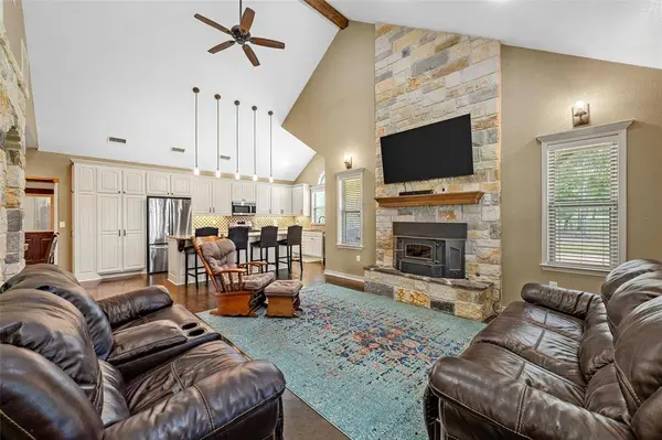 586 Fm 1242, Abbott, TX 76621