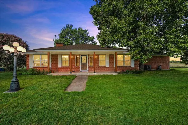 729 HCR 2224 E, Aquilla, TX 76622