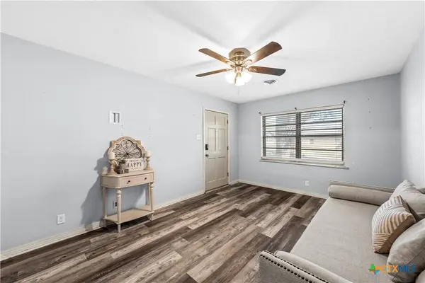 901 N Main ST, West, TX 76691