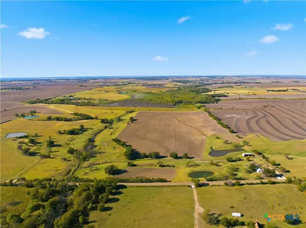 2663 W Crabb, West, TX 76691