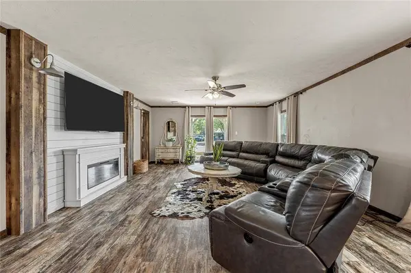 602 S 3rd Street, Abbott, TX 76621