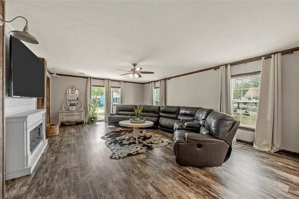 602 S 3rd Street, Abbott, TX 76621