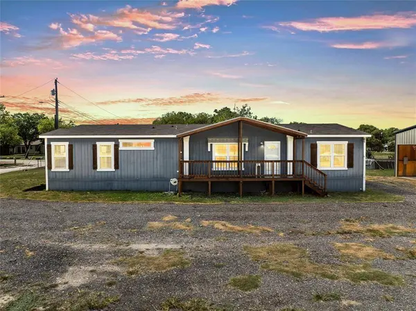 602 S 3rd Street, Abbott, TX 76621