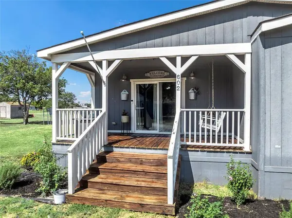 602 S 3rd Street, Abbott, TX 76621