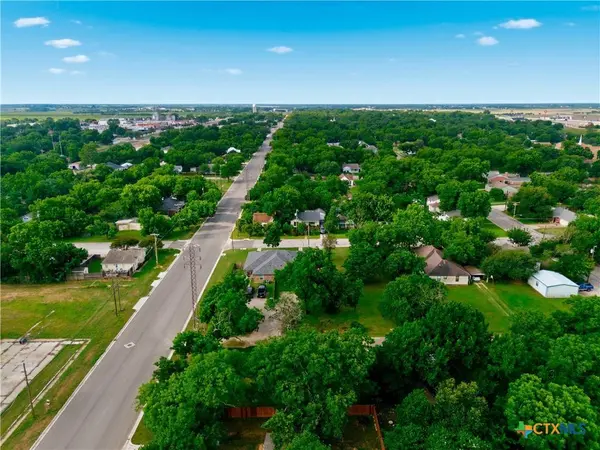 703 N Reagan ST, West, TX 76691