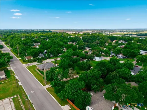 703 N Reagan ST, West, TX 76691