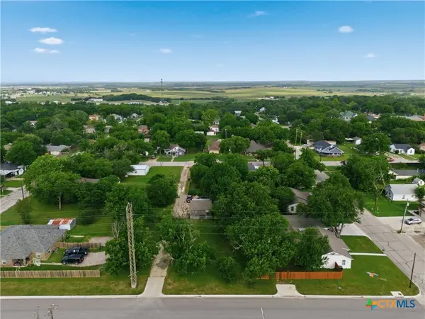 703 N Reagan ST, West, TX 76691