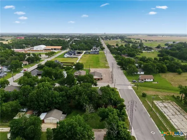 703 N Reagan ST, West, TX 76691