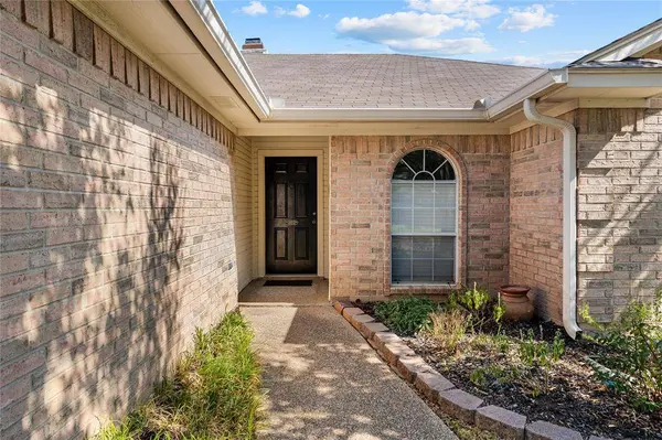 624 Willow Creek Drive, Hewitt, TX 76643