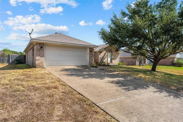 624 Willow Creek Drive, Hewitt, TX 76643