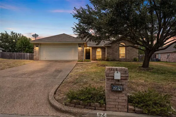624 Willow Creek Drive, Hewitt, TX 76643