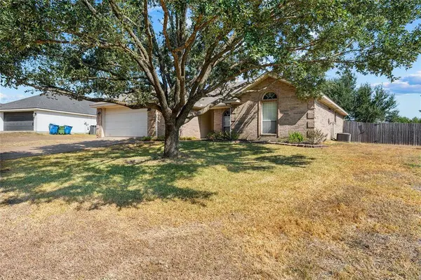 624 Willow Creek Drive, Hewitt, TX 76643