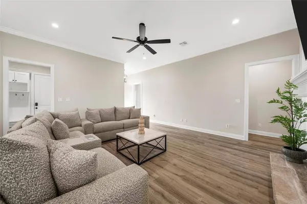 10201 Castleberry Lane, Waco, TX 76712