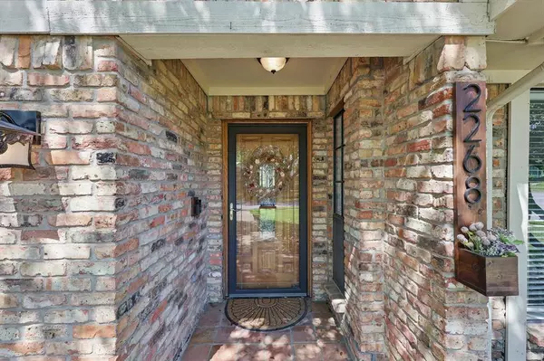 2268 Valley Mill Street, Carrollton, TX 75006