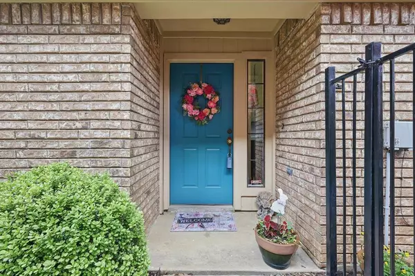 1209 Royal Crescent Drive, Bedford, TX 76021