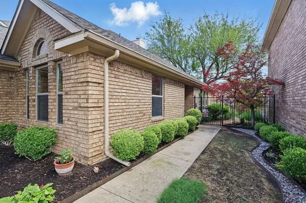 1209 Royal Crescent Drive, Bedford, TX 76021