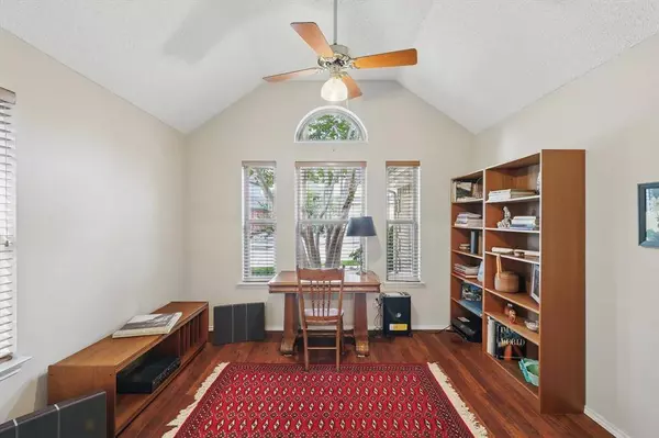 1209 Royal Crescent Drive, Bedford, TX 76021