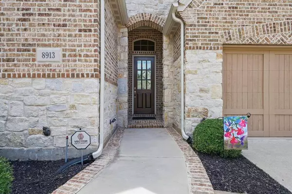 8913 Honeysuckle Drive, Lantana, TX 76226