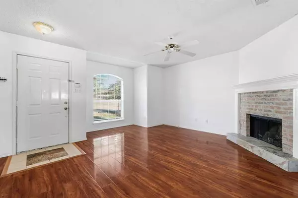 1400 Saint Gallen Lane, Lewisville, TX 75067