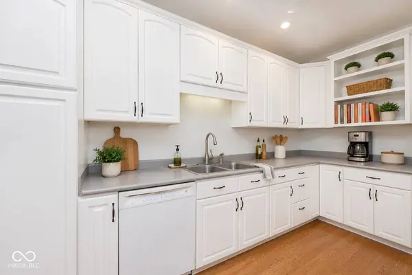 5165 Hawks Point RD, Indianapolis, IN 46226