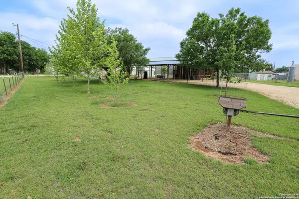 127 Mountain View, Bandera, TX 78003