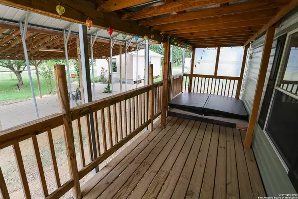 127 Mountain View, Bandera, TX 78003