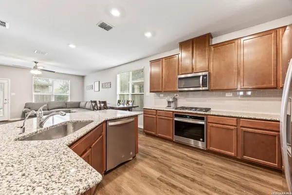 11127 Red Oak Turn, Helotes, TX 78023