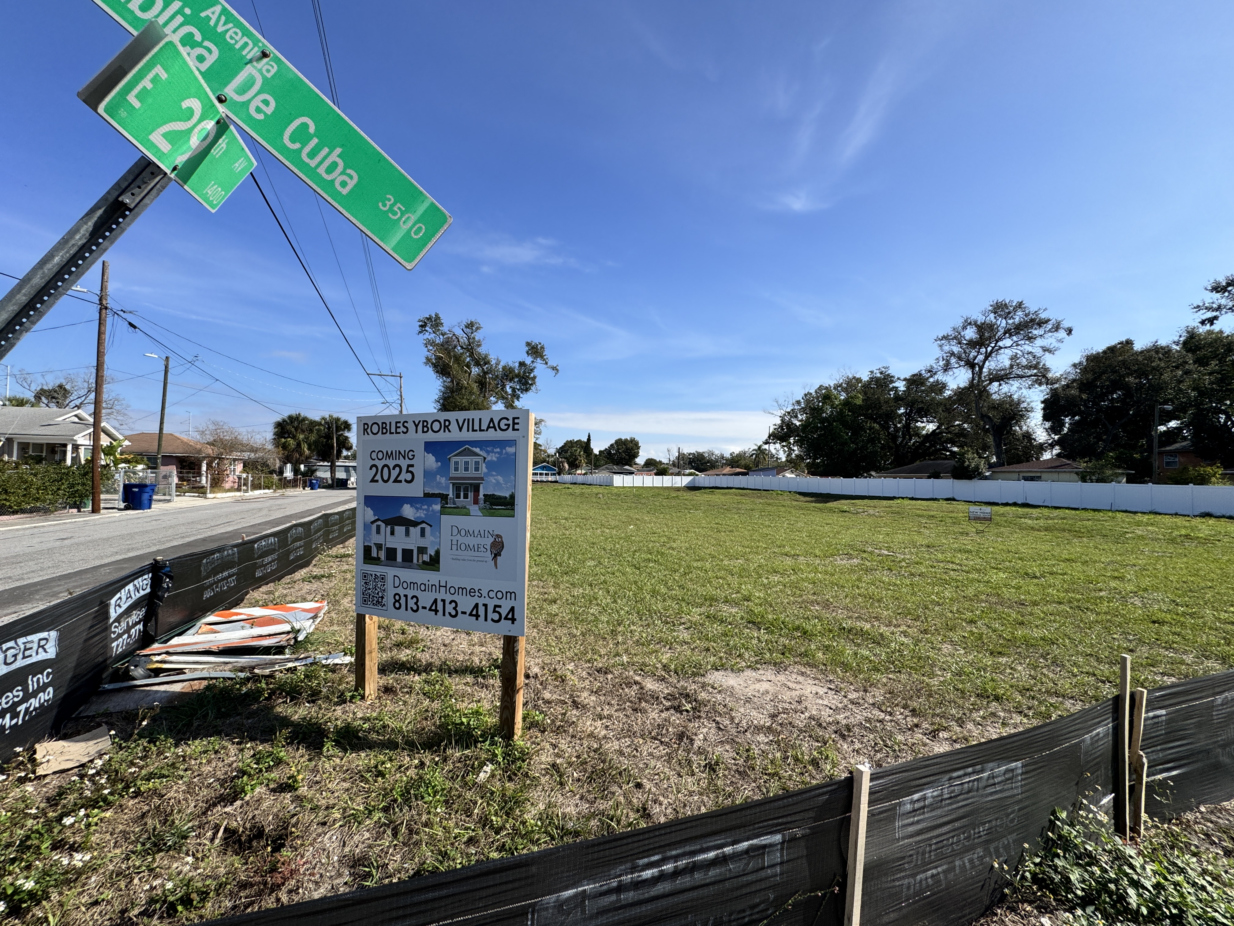 Lots New townhomes near downtown Tampa in Ybor Village community