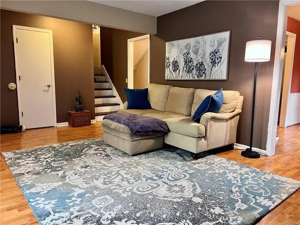 1112 N Walker LN, Olathe, KS 66061