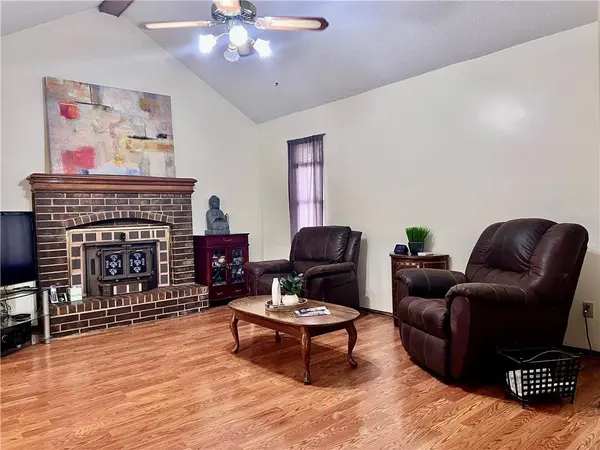 15400 W 81 ST, Lenexa, KS 66219