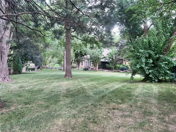 14620 Hayes ST, Overland Park, KS 66221