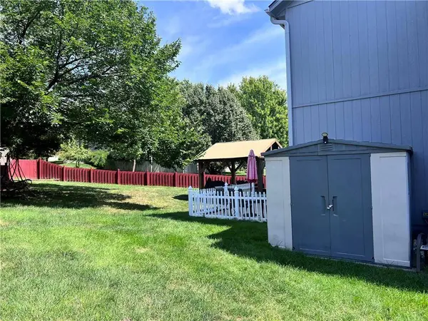 990 S Cedar Hills ST, Olathe, KS 66061