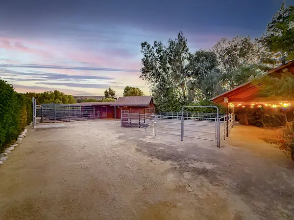 890 Mellow Ln, Simi Valley, CA 93065-5412