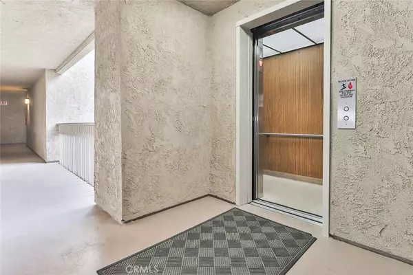 286 Oak Leaf #24, Thousand Oaks, CA 91360