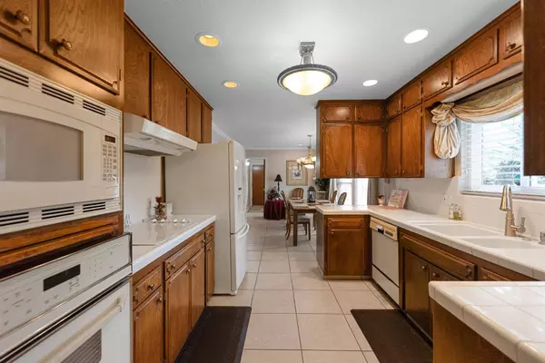 1048 E Menlo AVE, Fresno, CA 93710