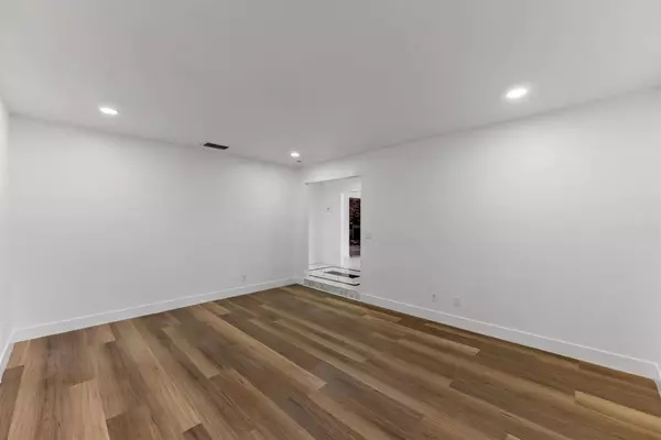 1232 W Mesa AVE, Fresno, CA 93711